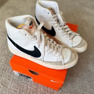 Nike Blazer Mid '77 Vintage Black & White Sneakers Men’s Sz 7 Women’s Sz 8.5